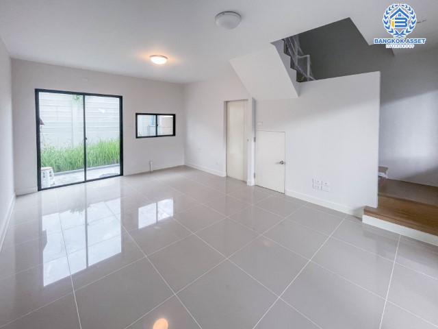 *****ทาวน์โฮมมือสองนนทบุรี ม.บ้านกลางเมือง ราชพฤกษ์-พระราม5 เนื้อที่กว้างขวางมากถึง 22.50 ตร.ว. ฟังก์ชัน 3 ห้องนอน 3 ห้องน้ำ ที่จอดรถ 2 คัน หน้าบ้านกว้าง มีพื้นที่ด้านหลังบ้าน แถมฟรี! เครื่องปรับอากาศ 2 เครื่อง บนทำเลเดินทางสะดวก ใกล้รถไฟฟ้าสายสีม่วง "สถานีแยกติวานนท์" จองเลย!